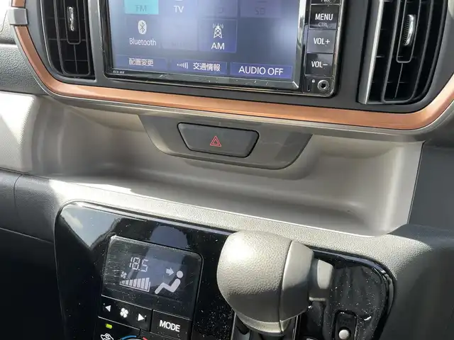 トヨタ パッソ モーダ 香川県 2022(令4)年 2.8万km ダークエメラルドマイカ 登録時走行距離：27469km/スマートアシスト３/→衝突回避システム/→ペダル踏み間違え抑制機能/→車線はみだし機能/→オートマチックハイビーム/純正7インチナビ/→Bluetooth/→フルセグTV/バックカメラ/ステアリングリモコン/LEDヘッドライト/電動格納ウィンカーミラー/フォグライト/スマートキー/プッシュスタート/純正フロアマット