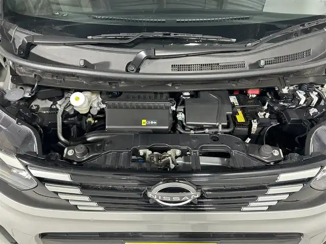 日産 ルークス X 佐賀県 2023(令5)年 0.4万km スターリングシルバーM 純正９型ナビ/(フルセグTV/AM/FM/Bluetooth)/衝突被害軽減ブレーキ/全方位カメラ/レーンアシスト/コーナーセンサー/前後ドライブレコーダー/パワースライドドア/純正ＬＥＤヘッドライト/オートライト/オートハイビーム/純正フロアマット/後席サーキュレーター/シートバックテーブル/スマートキー/プッシュスタート/ベンチシート/先行車発進お知らせ機能/標識検知機能/横滑り防止装置/盗難防止装置
