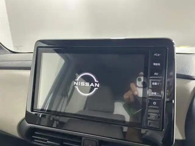 日産 ルークス X 佐賀県 2023(令5)年 0.4万km スターリングシルバーM 純正９型ナビ/(フルセグTV/AM/FM/Bluetooth)/衝突被害軽減ブレーキ/全方位カメラ/レーンアシスト/コーナーセンサー/前後ドライブレコーダー/パワースライドドア/純正ＬＥＤヘッドライト/オートライト/オートハイビーム/純正フロアマット/後席サーキュレーター/シートバックテーブル/スマートキー/プッシュスタート/ベンチシート/先行車発進お知らせ機能/標識検知機能/横滑り防止装置/盗難防止装置