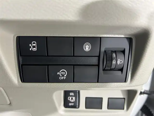 日産 ルークス X 佐賀県 2023(令5)年 0.4万km スターリングシルバーM 純正９型ナビ/(フルセグTV/AM/FM/Bluetooth)/衝突被害軽減ブレーキ/全方位カメラ/レーンアシスト/コーナーセンサー/前後ドライブレコーダー/パワースライドドア/純正ＬＥＤヘッドライト/オートライト/オートハイビーム/純正フロアマット/後席サーキュレーター/シートバックテーブル/スマートキー/プッシュスタート/ベンチシート/先行車発進お知らせ機能/標識検知機能/横滑り防止装置/盗難防止装置