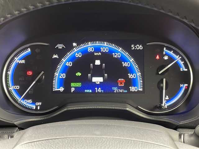 トヨタ ヴォクシー ハイブリッド S－Z 大阪府 2022(令4)年 2.2万km ホワイトパールクリスタルシャイン ワンオーナー/快適利便パッケージ/・ハンズフリーデュアルパワースライドドア/・パワーバックドア/・ナノイーX/・ステアリングヒーター/・D/N/２列目シートヒーター/・オットマン/・角度調整アームレスト/純正10.5インチディスプレイオーディオ(フルセグTV/AM/FM/CD/DVD/USB/HDMI/Miracast)/バックカメラ/ToyotaSafetySense/・プリクラッシュセーフティ/・レーダークルーズコントロール/・オートマチックハイビーム/・ロードサインアシスト/・ドライバー異常時対応システム/・プロアクティブドライビングアシスト/・発進遅れ告知機能　/パーキングサポートブレーキ/オートライト/コーナーセンサー/パワーバックドア/両側パワースライドドア/WAC/オットマン/シートヒーター/ステアリングヒーター/100V電源/純正AW/純正フロアマット