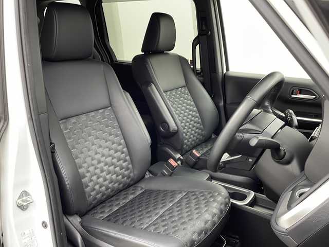 トヨタ ヴォクシー ハイブリッド S－Z 大阪府 2022(令4)年 2.2万km ホワイトパールクリスタルシャイン ワンオーナー/快適利便パッケージ/・ハンズフリーデュアルパワースライドドア/・パワーバックドア/・ナノイーX/・ステアリングヒーター/・D/N/２列目シートヒーター/・オットマン/・角度調整アームレスト/純正10.5インチディスプレイオーディオ(フルセグTV/AM/FM/CD/DVD/USB/HDMI/Miracast)/バックカメラ/ToyotaSafetySense/・プリクラッシュセーフティ/・レーダークルーズコントロール/・オートマチックハイビーム/・ロードサインアシスト/・ドライバー異常時対応システム/・プロアクティブドライビングアシスト/・発進遅れ告知機能　/パーキングサポートブレーキ/オートライト/コーナーセンサー/パワーバックドア/両側パワースライドドア/WAC/オットマン/シートヒーター/ステアリングヒーター/100V電源/純正AW/純正フロアマット