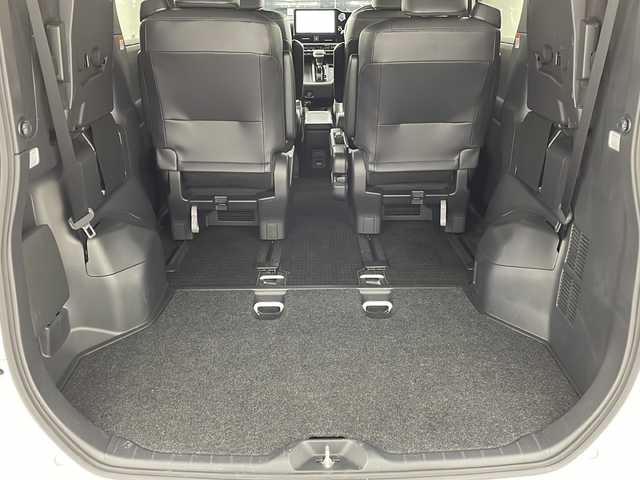 トヨタ ヴォクシー ハイブリッド S－Z 大阪府 2022(令4)年 2.2万km ホワイトパールクリスタルシャイン ワンオーナー/快適利便パッケージ/・ハンズフリーデュアルパワースライドドア/・パワーバックドア/・ナノイーX/・ステアリングヒーター/・D/N/２列目シートヒーター/・オットマン/・角度調整アームレスト/純正10.5インチディスプレイオーディオ(フルセグTV/AM/FM/CD/DVD/USB/HDMI/Miracast)/バックカメラ/ToyotaSafetySense/・プリクラッシュセーフティ/・レーダークルーズコントロール/・オートマチックハイビーム/・ロードサインアシスト/・ドライバー異常時対応システム/・プロアクティブドライビングアシスト/・発進遅れ告知機能　/パーキングサポートブレーキ/オートライト/コーナーセンサー/パワーバックドア/両側パワースライドドア/WAC/オットマン/シートヒーター/ステアリングヒーター/100V電源/純正AW/純正フロアマット