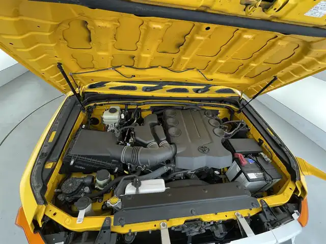 トヨタ ＦＪクルーザー カラーパッケージ 滋賀県 2015(平27)年 8.6万km イエロー/ホワイト 社外ナビ/Bluetooth/SD/CD/DVD/フルセグTV/４WD/バックカメラ/クルーズコントロール/純正フロアマット/純正17インチアルミホイール/背面タイヤ/リアソナー/ETC/リモコンキー