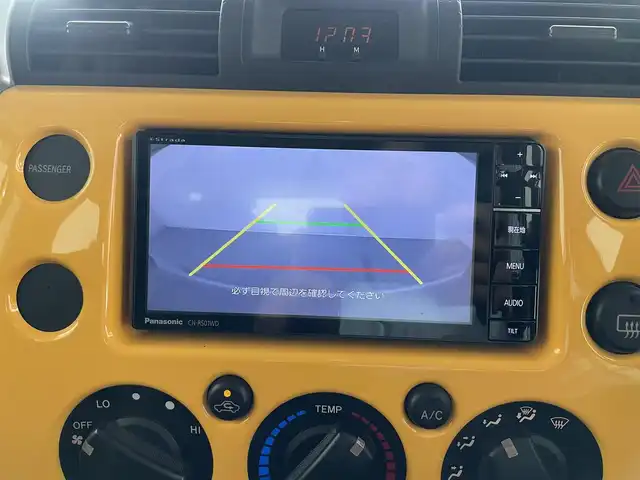 トヨタ ＦＪクルーザー カラーパッケージ 滋賀県 2015(平27)年 8.6万km イエロー/ホワイト 社外ナビ/Bluetooth/SD/CD/DVD/フルセグTV/４WD/バックカメラ/クルーズコントロール/純正フロアマット/純正17インチアルミホイール/背面タイヤ/リアソナー/ETC/リモコンキー