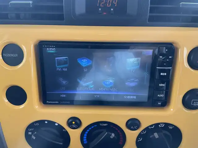 トヨタ ＦＪクルーザー カラーパッケージ 滋賀県 2015(平27)年 8.6万km イエロー/ホワイト 社外ナビ/Bluetooth/SD/CD/DVD/フルセグTV/４WD/バックカメラ/クルーズコントロール/純正フロアマット/純正17インチアルミホイール/背面タイヤ/リアソナー/ETC/リモコンキー