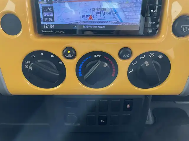 トヨタ ＦＪクルーザー カラーパッケージ 滋賀県 2015(平27)年 8.6万km イエロー/ホワイト 社外ナビ/Bluetooth/SD/CD/DVD/フルセグTV/４WD/バックカメラ/クルーズコントロール/純正フロアマット/純正17インチアルミホイール/背面タイヤ/リアソナー/ETC/リモコンキー