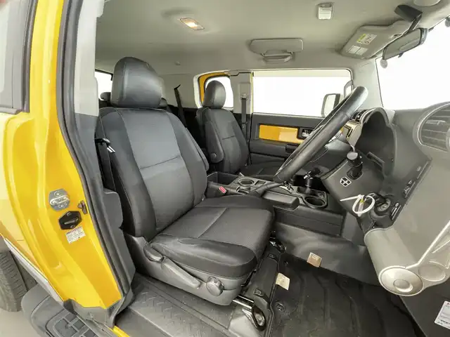 トヨタ ＦＪクルーザー カラーパッケージ 滋賀県 2015(平27)年 8.6万km イエロー/ホワイト 社外ナビ/Bluetooth/SD/CD/DVD/フルセグTV/４WD/バックカメラ/クルーズコントロール/純正フロアマット/純正17インチアルミホイール/背面タイヤ/リアソナー/ETC/リモコンキー