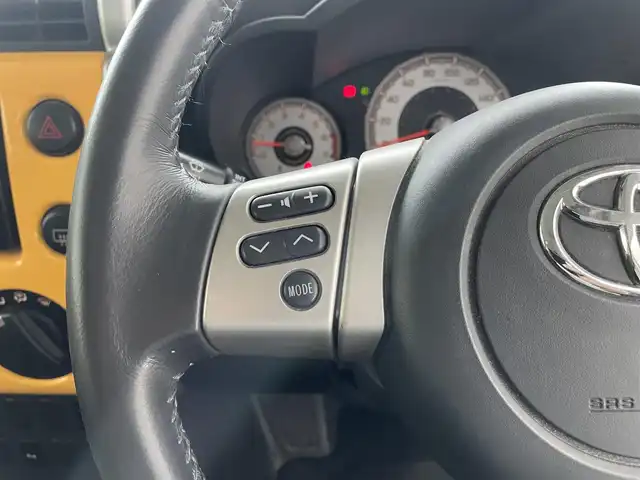 トヨタ ＦＪクルーザー カラーパッケージ 滋賀県 2015(平27)年 8.6万km イエロー/ホワイト 社外ナビ/Bluetooth/SD/CD/DVD/フルセグTV/４WD/バックカメラ/クルーズコントロール/純正フロアマット/純正17インチアルミホイール/背面タイヤ/リアソナー/ETC/リモコンキー