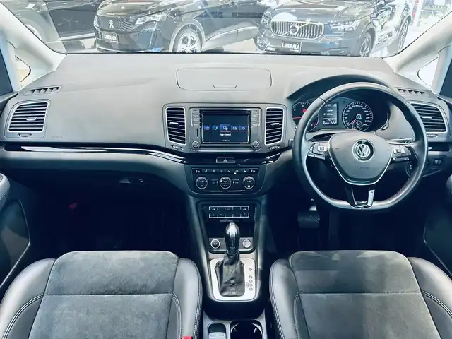 フォルクスワーゲン シャラン TDI ハイライン 大阪府 2022(令4)年 4.3万km 黒 純正ディスプレイオーディオ/applecarplay/バックカメラ/ハーフレザー/Ｄパワーシート/シートヒーター/ACC/ブラインドスポット/純正17インチAW/HIDヘッドライト/電動リアゲート/両側パワースライドドア/パドルシフト/ETC/ドラレコ
