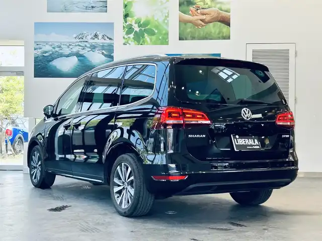 フォルクスワーゲン シャラン TDI ハイライン 大阪府 2022(令4)年 4.3万km 黒 純正ディスプレイオーディオ/applecarplay/バックカメラ/ハーフレザー/Ｄパワーシート/シートヒーター/ACC/ブラインドスポット/純正17インチAW/HIDヘッドライト/電動リアゲート/両側パワースライドドア/パドルシフト/ETC/ドラレコ