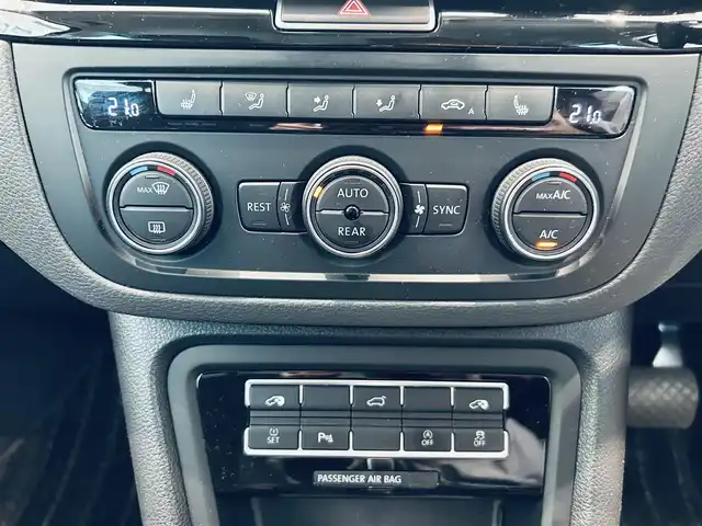 フォルクスワーゲン シャラン TDI ハイライン 大阪府 2022(令4)年 4.3万km 黒 純正ディスプレイオーディオ/applecarplay/バックカメラ/ハーフレザー/Ｄパワーシート/シートヒーター/ACC/ブラインドスポット/純正17インチAW/HIDヘッドライト/電動リアゲート/両側パワースライドドア/パドルシフト/ETC/ドラレコ