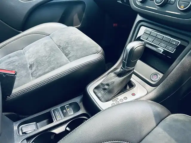 フォルクスワーゲン シャラン TDI ハイライン 大阪府 2022(令4)年 4.3万km 黒 純正ディスプレイオーディオ/applecarplay/バックカメラ/ハーフレザー/Ｄパワーシート/シートヒーター/ACC/ブラインドスポット/純正17インチAW/HIDヘッドライト/電動リアゲート/両側パワースライドドア/パドルシフト/ETC/ドラレコ