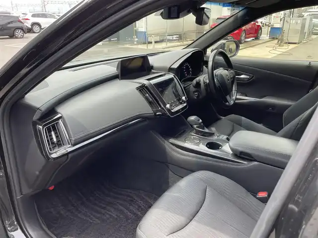 トヨタ クラウン ハイブリッド RS 滋賀県 2018(平30)年 6.3万km プレシャスブラックパール 禁煙車/純正SDナビ/CD/DVD/Bluetooth/フルセグTV/バックカメラ/前後ドラレコ（TZ）/純正１８インチAW/パワーシート（前席）/LEDヘッドライト/LEDフォグライト/ブラインドスポットモニター/レーンデパーチャーアラート/ステアスイッチ/ステアリングヒーター/パドルシフト/ウィンカーミラー/プッシュスタート/スマートキー2本/ISOFX対応
