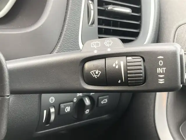 ボルボ Ｖ４０ T3 タックエディション 熊本県 2019(令1)年 3.3万km オニキスブラックP ・スマートキー/・プッシュスタート/・衝突警告/・レーンキーピングエイド/・道路標識情報/・CitySafety/・ブラインドスポットモニター/・距離アラート/・ドライバーアラート/・クルーズコントロール(追従式)/・前席パワーシート/・前席シートヒーター /・純正HDDナビ/　【DVD・Bluetooth・MSV】/・バックカメラ/・ETC/・LEDヘッドランプ/・純正マット/・純正バイザー