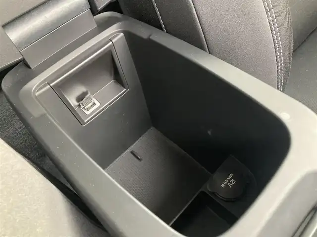 ボルボ Ｖ４０ T3 タックエディション 熊本県 2019(令1)年 3.3万km オニキスブラックP ・スマートキー/・プッシュスタート/・衝突警告/・レーンキーピングエイド/・道路標識情報/・CitySafety/・ブラインドスポットモニター/・距離アラート/・ドライバーアラート/・クルーズコントロール(追従式)/・前席パワーシート/・前席シートヒーター /・純正HDDナビ/　【DVD・Bluetooth・MSV】/・バックカメラ/・ETC/・LEDヘッドランプ/・純正マット/・純正バイザー