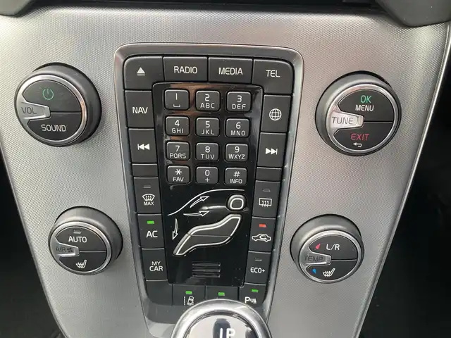 ボルボ Ｖ４０ T3 タックエディション 熊本県 2019(令1)年 3.3万km オニキスブラックP ・スマートキー/・プッシュスタート/・衝突警告/・レーンキーピングエイド/・道路標識情報/・CitySafety/・ブラインドスポットモニター/・距離アラート/・ドライバーアラート/・クルーズコントロール(追従式)/・前席パワーシート/・前席シートヒーター /・純正HDDナビ/　【DVD・Bluetooth・MSV】/・バックカメラ/・ETC/・LEDヘッドランプ/・純正マット/・純正バイザー