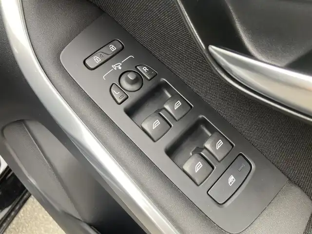ボルボ Ｖ４０ T3 タックエディション 熊本県 2019(令1)年 3.3万km オニキスブラックP ・スマートキー/・プッシュスタート/・衝突警告/・レーンキーピングエイド/・道路標識情報/・CitySafety/・ブラインドスポットモニター/・距離アラート/・ドライバーアラート/・クルーズコントロール(追従式)/・前席パワーシート/・前席シートヒーター /・純正HDDナビ/　【DVD・Bluetooth・MSV】/・バックカメラ/・ETC/・LEDヘッドランプ/・純正マット/・純正バイザー