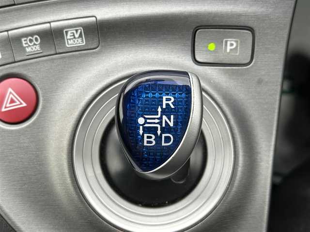 トヨタ プリウス S 滋賀県 2012(平24)年 11.3万km ブラック 純正HDDナビ/・フルセグTV/・Bluetooth/・バックカメラ/ETC/車高調/社外アルミホイール/シートカバー/盗難防止装置/電格ミラー/ウィンカーミラー/プッシュスタート/オートライト/フォグランプ/スマートキー/スペアキー