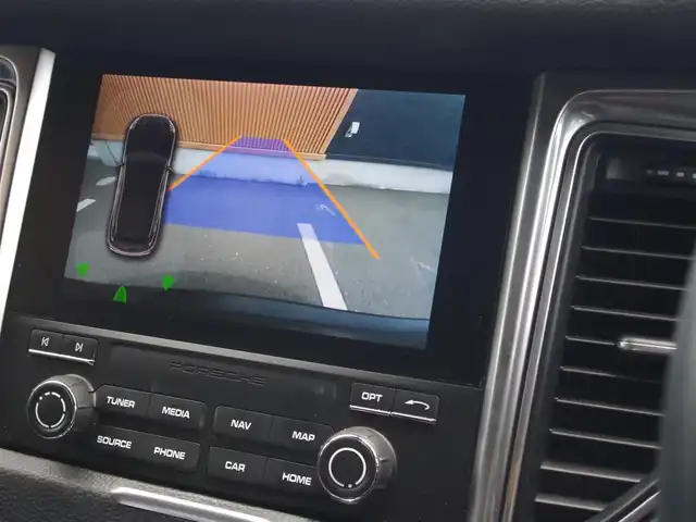 ポルシェ マカン 埼玉県 2018(平30)年 4.5万km 白 ブラックハーフレザーシート /アダプティブクルーズコントロール /CarPlay /パークセンサー /バックカメラ /純正ナビ /ETC /ドラレコ /ルームミラー内臓サイドカメラ /前席シートヒーター ダ/ウンヒルアシストコントロール