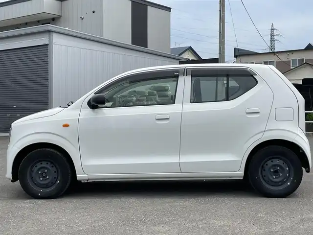スズキ アルト L 道央・札幌 2019(令1)年 1.6万km スペリアホワイト ４WD/純正オーディオ/AM/FM/CD/AUX/横滑り防止装置/前席シートヒーター/リモコンキー/ハロゲンヘッドライト/ヘッドライトレベライザー/フロアマット/ドアバイザー/鉄チンホイール付冬タイヤ積込/145/80/R13/2018年/山6mm