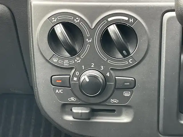 スズキ アルト L 道央・札幌 2019(令1)年 1.6万km スペリアホワイト ４WD/純正オーディオ/AM/FM/CD/AUX/横滑り防止装置/前席シートヒーター/リモコンキー/ハロゲンヘッドライト/ヘッドライトレベライザー/フロアマット/ドアバイザー/鉄チンホイール付冬タイヤ積込/145/80/R13/2018年/山6mm