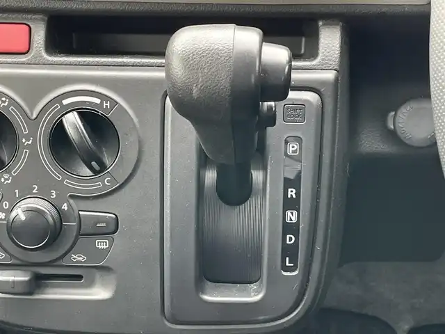 スズキ アルト L 道央・札幌 2019(令1)年 1.6万km スペリアホワイト ４WD/純正オーディオ/AM/FM/CD/AUX/横滑り防止装置/前席シートヒーター/リモコンキー/ハロゲンヘッドライト/ヘッドライトレベライザー/フロアマット/ドアバイザー/鉄チンホイール付冬タイヤ積込/145/80/R13/2018年/山6mm