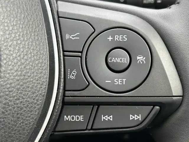 トヨタ ＲＡＶ４ ハイブリッドG 佐賀県 2023(令5)年 0.3万km プラチナホワイトパールマイカ ワンオーナー/ＴＲＤフルエアロ　/パノラマムーンルーフ　/デジタルインナーミラー　/置くだけ充電　/トヨタセーフティセンス/・プリクラッシュセーフティ/・レーダークルーズコントロール/・レーントレーシングアシスト/・オートマチックハイビーム/パーキングサポートブレーキ　/ブラインドスポットモニター/クリアランスソナー/ディスプレイオーディオ/・パノラミックビューモニター/・フルセグTV/BT/合皮シート/パワーシート/シートヒーター/シートベンチレーション/シートメモリ/パワーバックドア/LEDヘッドライト/フォグランプ/ルーフレール/純正18インチAW/革巻きステアリング/ステアリグヒーター/電動パーキングスイッチ/ステアリングスイッチ/ETC2.0/左右独立フルオートエアコン