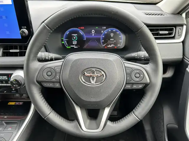 トヨタ ＲＡＶ４ ハイブリッドG 佐賀県 2023(令5)年 0.3万km プラチナホワイトパールマイカ ワンオーナー/ＴＲＤフルエアロ　/パノラマムーンルーフ　/デジタルインナーミラー　/置くだけ充電　/トヨタセーフティセンス/・プリクラッシュセーフティ/・レーダークルーズコントロール/・レーントレーシングアシスト/・オートマチックハイビーム/パーキングサポートブレーキ　/ブラインドスポットモニター/クリアランスソナー/ディスプレイオーディオ/・パノラミックビューモニター/・フルセグTV/BT/合皮シート/パワーシート/シートヒーター/シートベンチレーション/シートメモリ/パワーバックドア/LEDヘッドライト/フォグランプ/ルーフレール/純正18インチAW/革巻きステアリング/ステアリグヒーター/電動パーキングスイッチ/ステアリングスイッチ/ETC2.0/左右独立フルオートエアコン