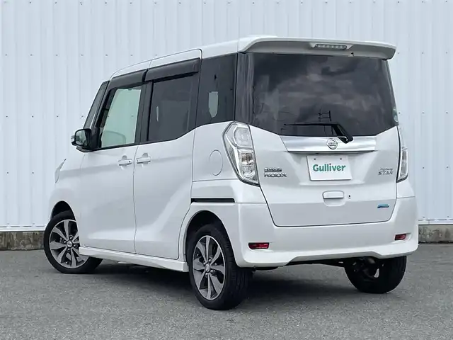 日産 デイズ ルークス ハイウェイスターX Gパッケージ 福岡県 2016(平28)年 7.5万km ホワイトパール ・純正ナビ（BLUETOOTH/フルセグ/CD/DVD）/・両側パワースライドドア/・横滑り防止装置/・衝突軽減システム/・アイドリングストップ/・オートライト/・ETC/・純正15インチAW/・純正フロアマット/・保証書/・取扱説明書/・スマートキー