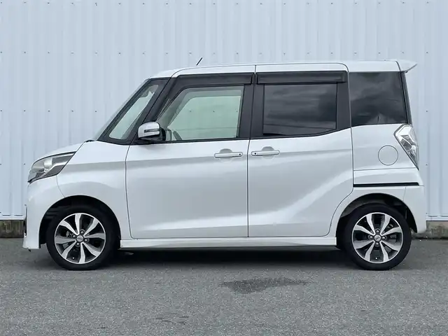 日産 デイズ ルークス ハイウェイスターX Gパッケージ 福岡県 2016(平28)年 7.5万km ホワイトパール ・純正ナビ（BLUETOOTH/フルセグ/CD/DVD）/・両側パワースライドドア/・横滑り防止装置/・衝突軽減システム/・アイドリングストップ/・オートライト/・ETC/・純正15インチAW/・純正フロアマット/・保証書/・取扱説明書/・スマートキー