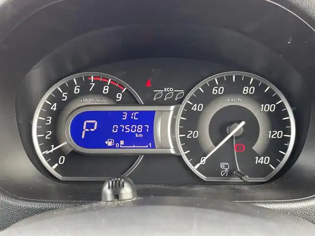 日産 デイズ ルークス ハイウェイスターX Gパッケージ 福岡県 2016(平28)年 7.5万km ホワイトパール ・純正ナビ（BLUETOOTH/フルセグ/CD/DVD）/・両側パワースライドドア/・横滑り防止装置/・衝突軽減システム/・アイドリングストップ/・オートライト/・ETC/・純正15インチAW/・純正フロアマット/・保証書/・取扱説明書/・スマートキー