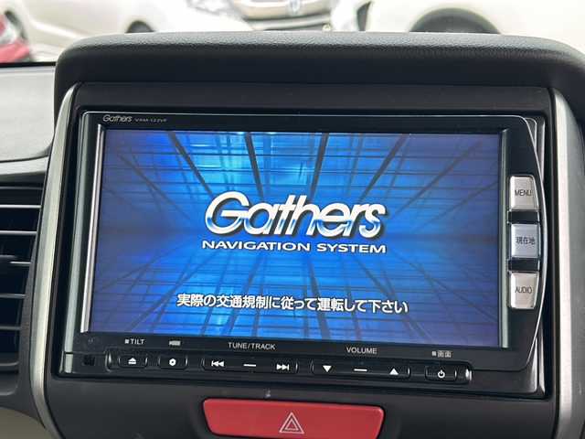 ホンダ Ｎ ＢＯＸ G Lパッケージ 山形県 2013(平25)年 8.1万km ヒダマリアイボリーパール 禁煙車/４WD/横滑り防止装置/バックカメラ/純正ナビ/（CD/DVD/Bluetooth）/片側パワースライドドア/純正フロアマット/HIDヘッドライト/フォグランプ/オートライト/プッシュスタート/スマートキー