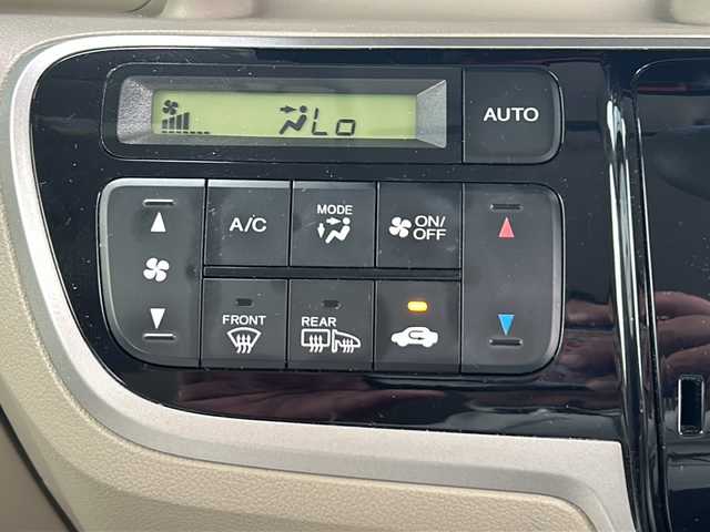 ホンダ Ｎ ＢＯＸ G Lパッケージ 山形県 2013(平25)年 8.1万km ヒダマリアイボリーパール 禁煙車/４WD/横滑り防止装置/バックカメラ/純正ナビ/（CD/DVD/Bluetooth）/片側パワースライドドア/純正フロアマット/HIDヘッドライト/フォグランプ/オートライト/プッシュスタート/スマートキー
