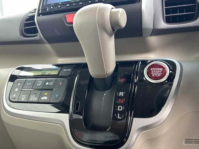 ホンダ Ｎ ＢＯＸ G Lパッケージ 山形県 2013(平25)年 8.1万km ヒダマリアイボリーパール 禁煙車/４WD/横滑り防止装置/バックカメラ/純正ナビ/（CD/DVD/Bluetooth）/片側パワースライドドア/純正フロアマット/HIDヘッドライト/フォグランプ/オートライト/プッシュスタート/スマートキー