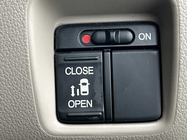 ホンダ Ｎ ＢＯＸ G Lパッケージ 山形県 2013(平25)年 8.1万km ヒダマリアイボリーパール 禁煙車/４WD/横滑り防止装置/バックカメラ/純正ナビ/（CD/DVD/Bluetooth）/片側パワースライドドア/純正フロアマット/HIDヘッドライト/フォグランプ/オートライト/プッシュスタート/スマートキー