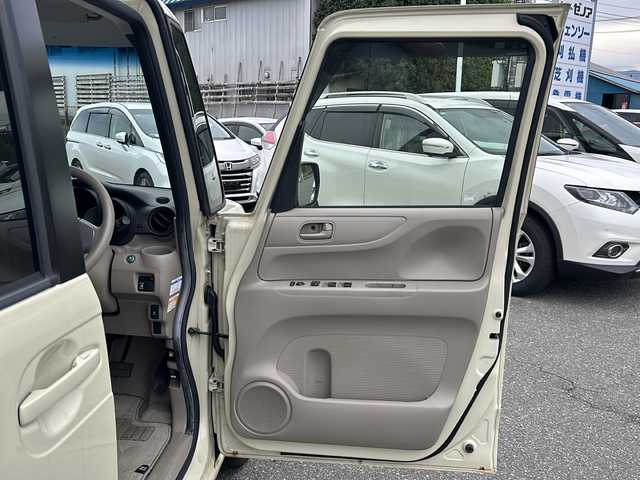 ホンダ Ｎ ＢＯＸ G Lパッケージ 山形県 2013(平25)年 8.1万km ヒダマリアイボリーパール 禁煙車/４WD/横滑り防止装置/バックカメラ/純正ナビ/（CD/DVD/Bluetooth）/片側パワースライドドア/純正フロアマット/HIDヘッドライト/フォグランプ/オートライト/プッシュスタート/スマートキー