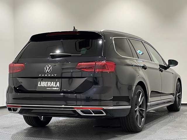 フォルクスワーゲン ＶＷ パサート ヴァリアント TDI Rライン 新潟県 2022(令4)年 2.9万km ディープブラックパールエフェクト オプション/電動パノラマガラスルーフ/Rline標準装備/・Rline専用ナパレザーシート/・Rline専用ペダルクラスター/・19インチアルミホイール/標準装備/・デジタルメータークラスター/・ヘッドアップディスプレイ/・LEDマトリックスヘッドライト/・パークディスタンスコントロール/・オブティカルパーキングシステム/・シートヒーター/・パワーシート/・パワーテールゲート/・アダプティブクルーズコントロール/・レーンキープアシスト/・レーンチェンジアシスト/・Volkswagen純正DiscoverPro/・Applecarplay/・Androidauto/・フルセグTV/・ETC