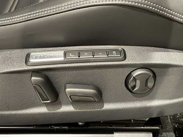フォルクスワーゲン ＶＷ パサート ヴァリアント TDI Rライン 新潟県 2022(令4)年 2.9万km ディープブラックパールエフェクト オプション/電動パノラマガラスルーフ/Rline標準装備/・Rline専用ナパレザーシート/・Rline専用ペダルクラスター/・19インチアルミホイール/標準装備/・デジタルメータークラスター/・ヘッドアップディスプレイ/・LEDマトリックスヘッドライト/・パークディスタンスコントロール/・オブティカルパーキングシステム/・シートヒーター/・パワーシート/・パワーテールゲート/・アダプティブクルーズコントロール/・レーンキープアシスト/・レーンチェンジアシスト/・Volkswagen純正DiscoverPro/・Applecarplay/・Androidauto/・フルセグTV/・ETC
