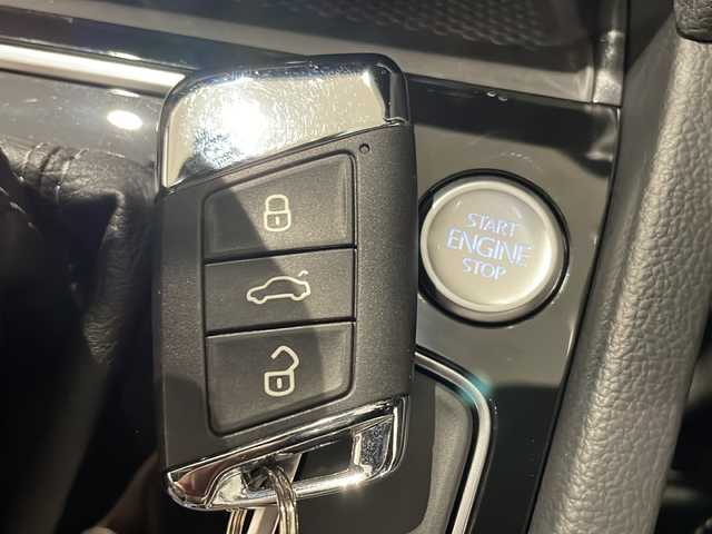 フォルクスワーゲン ＶＷ パサート ヴァリアント TDI Rライン 新潟県 2022(令4)年 2.9万km ディープブラックパールエフェクト オプション/電動パノラマガラスルーフ/Rline標準装備/・Rline専用ナパレザーシート/・Rline専用ペダルクラスター/・19インチアルミホイール/標準装備/・デジタルメータークラスター/・ヘッドアップディスプレイ/・LEDマトリックスヘッドライト/・パークディスタンスコントロール/・オブティカルパーキングシステム/・シートヒーター/・パワーシート/・パワーテールゲート/・アダプティブクルーズコントロール/・レーンキープアシスト/・レーンチェンジアシスト/・Volkswagen純正DiscoverPro/・Applecarplay/・Androidauto/・フルセグTV/・ETC