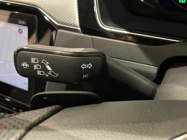 フォルクスワーゲン ＶＷ パサート ヴァリアント TDI Rライン 新潟県 2022(令4)年 2.9万km ディープブラックパールエフェクト オプション/電動パノラマガラスルーフ/Rline標準装備/・Rline専用ナパレザーシート/・Rline専用ペダルクラスター/・19インチアルミホイール/標準装備/・デジタルメータークラスター/・ヘッドアップディスプレイ/・LEDマトリックスヘッドライト/・パークディスタンスコントロール/・オブティカルパーキングシステム/・シートヒーター/・パワーシート/・パワーテールゲート/・アダプティブクルーズコントロール/・レーンキープアシスト/・レーンチェンジアシスト/・Volkswagen純正DiscoverPro/・Applecarplay/・Androidauto/・フルセグTV/・ETC