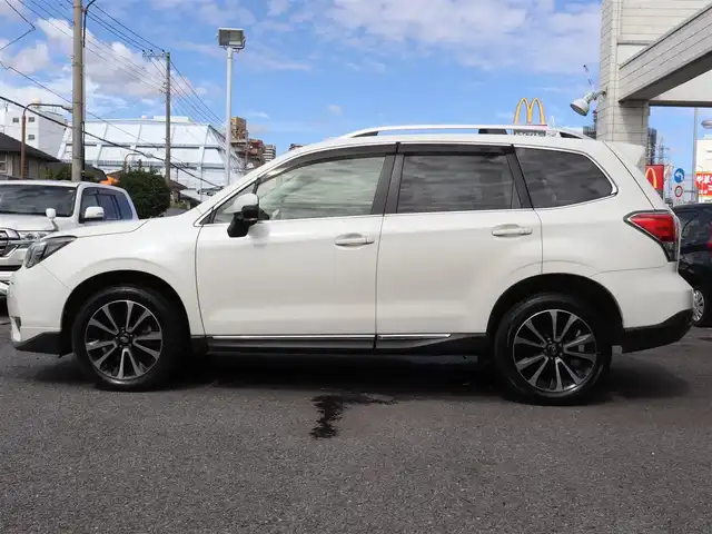 スバル フォレスター 2．0XT アイサイト 神奈川県 2015(平27)年 5.9万km クリスタルホワイトP 4WD/シルバールーフレール/ステアリングスイッチ/ETC /バックカメラ /純正メモリナビ /CD/DVDプレーヤー/フルセグテレビ/シートヒーター/クルーズコントロール/ドアバイザー/プッシュスタート/保証書/取説/スペアキー/記録簿(H28/29/30/R3/5/6/)