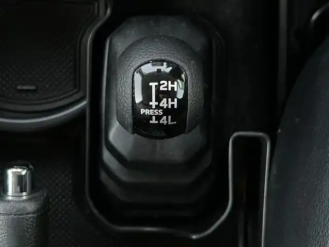 スズキ ジムニー XC 兵庫県 2021(令3)年 3.1万km ピュアホワイトP 純正ナビ/BTオーディオ/フルセグテレビ/CD/DVD再生機能/USBポート/バックカメラ/ETC/前席シートヒーター/LEDヘッドライト/オートライト/フォグランプ/純正16インチAW/純正フロアマット/ドアバイザー