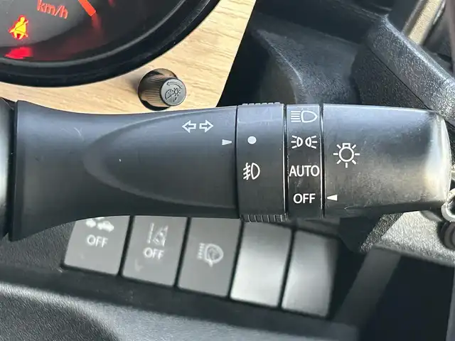 スズキ ジムニー XC 兵庫県 2021(令3)年 3.1万km ピュアホワイトP 純正ナビ/BTオーディオ/フルセグテレビ/CD/DVD再生機能/USBポート/バックカメラ/ETC/前席シートヒーター/LEDヘッドライト/オートライト/フォグランプ/純正16インチAW/純正フロアマット/ドアバイザー