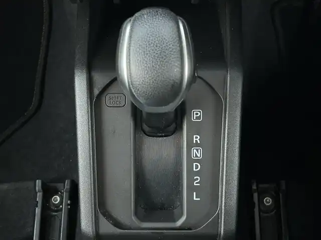 スズキ ジムニー XC 兵庫県 2021(令3)年 3.1万km ピュアホワイトP 純正ナビ/BTオーディオ/フルセグテレビ/CD/DVD再生機能/USBポート/バックカメラ/ETC/前席シートヒーター/LEDヘッドライト/オートライト/フォグランプ/純正16インチAW/純正フロアマット/ドアバイザー