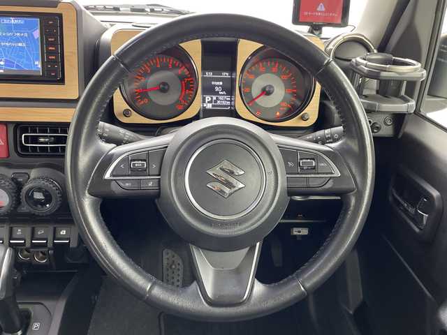 スズキ ジムニー XC 愛知県 2021(令3)年 3.1万km ピュアホワイトP 純正ナビ/・Bluetooth接続/・フルセグTV/・CD/DVD再生機能/USBポート/バックカメラ/ビルトインETC/前席シートヒーター/LEDヘッドライト（オートライト/オートハイビーム）/フォグランプ/純正16インチAW/純正フロアマット/ドアバイザー/衝突被害軽減ブレーキ/車線逸脱警報機能