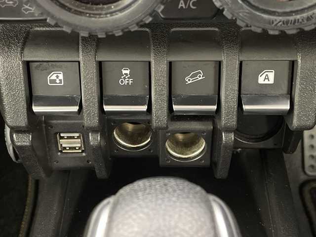 スズキ ジムニー XC 愛知県 2021(令3)年 3.1万km ピュアホワイトP 純正ナビ/・Bluetooth接続/・フルセグTV/・CD/DVD再生機能/USBポート/バックカメラ/ビルトインETC/前席シートヒーター/LEDヘッドライト（オートライト/オートハイビーム）/フォグランプ/純正16インチAW/純正フロアマット/ドアバイザー/衝突被害軽減ブレーキ/車線逸脱警報機能