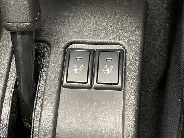 スズキ ジムニー XC 愛知県 2021(令3)年 3.1万km ピュアホワイトP 純正ナビ/・Bluetooth接続/・フルセグTV/・CD/DVD再生機能/USBポート/バックカメラ/ビルトインETC/前席シートヒーター/LEDヘッドライト（オートライト/オートハイビーム）/フォグランプ/純正16インチAW/純正フロアマット/ドアバイザー/衝突被害軽減ブレーキ/車線逸脱警報機能