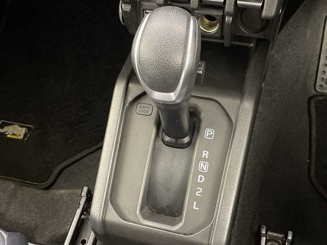 スズキ ジムニー XC 愛知県 2021(令3)年 3.1万km ピュアホワイトP 純正ナビ/・Bluetooth接続/・フルセグTV/・CD/DVD再生機能/USBポート/バックカメラ/ビルトインETC/前席シートヒーター/LEDヘッドライト（オートライト/オートハイビーム）/フォグランプ/純正16インチAW/純正フロアマット/ドアバイザー/衝突被害軽減ブレーキ/車線逸脱警報機能