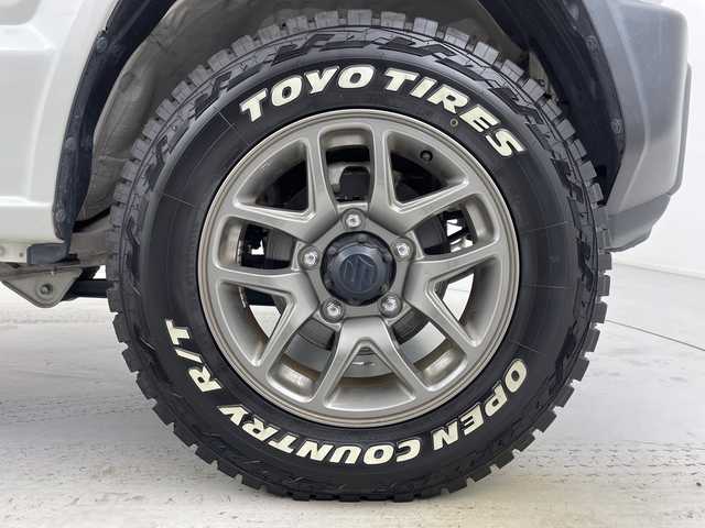 スズキ ジムニー XC 愛知県 2021(令3)年 3.1万km ピュアホワイトP 純正ナビ/・Bluetooth接続/・フルセグTV/・CD/DVD再生機能/USBポート/バックカメラ/ビルトインETC/前席シートヒーター/LEDヘッドライト（オートライト/オートハイビーム）/フォグランプ/純正16インチAW/純正フロアマット/ドアバイザー/衝突被害軽減ブレーキ/車線逸脱警報機能